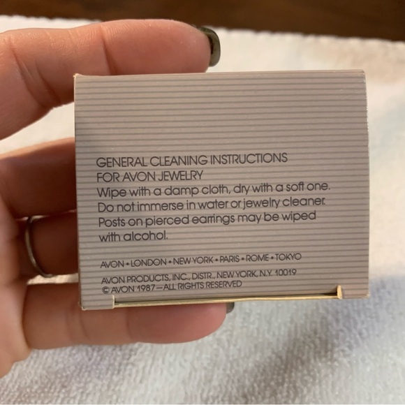 Avon simulated aquamarine Gemstone/silvertone necklace enhancer NIB - Picture 5 of 7